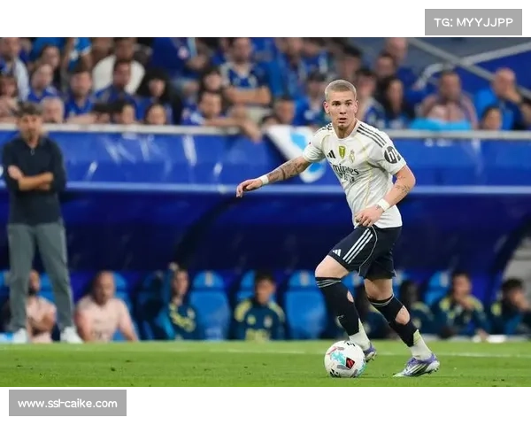 伯纳乌嘘声事件折射球迷期望压力，球员心理调节成焦点